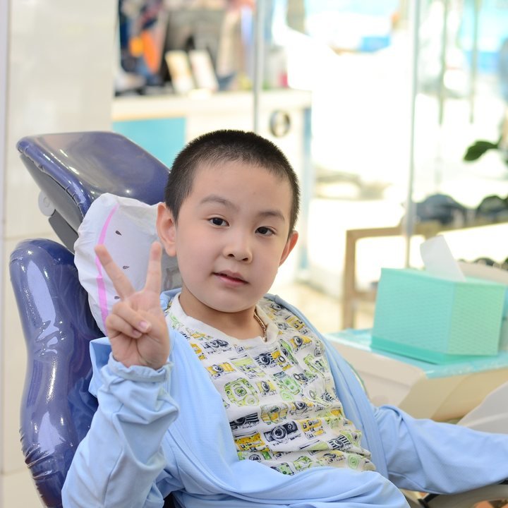 Bé khám răng vui vẻ tại Trang Dung